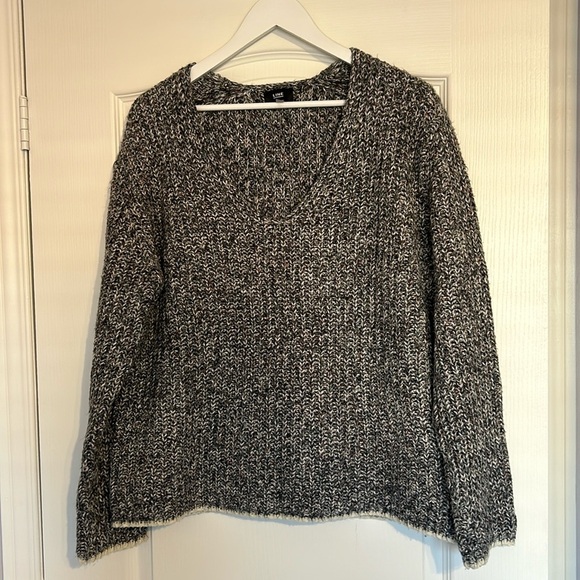 LINE V Neck sweater - M - Picture 3 of 5